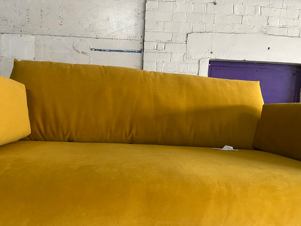 Large chair in Gold